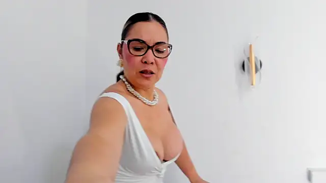 AnnaJaimes online show from February 1, 11:58 pm