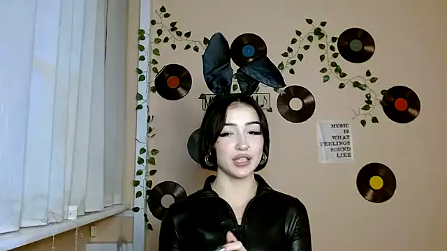 Snapshot of Sweeet_Sss chatting on December 3, 2:48 pm Sweeet Sss online show from December 3, 2:48 pm