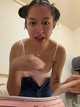 Alicatcua  online show from May 6, 2:29 am