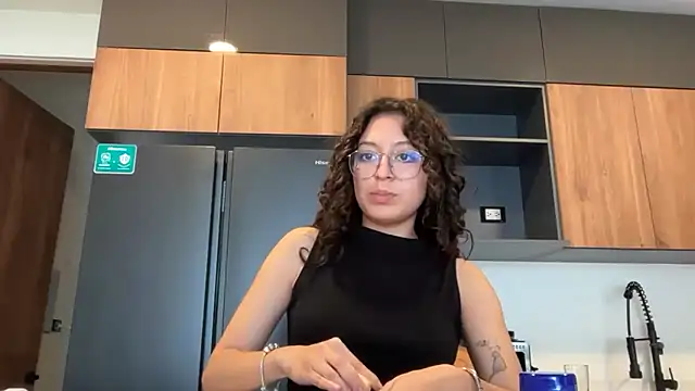 Alicatcua  online show from June 7, 12:04 am