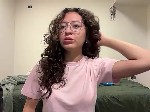 Alicatcua  online show from June 24, 2:32 am