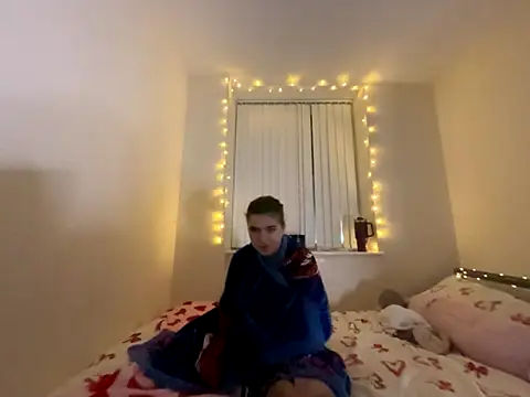 Snapshot of lucyx_xx chatting on December 4, 6:05 pm lucyx xx online show from December 4, 6:05 pm