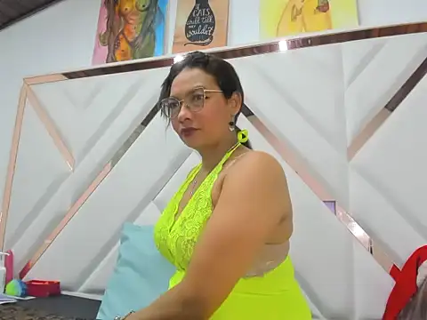 Snapshot of Valeria_gil_ chatting on December 3, 11:36 pm Valeria gil online show from December 3, 11:36 pm