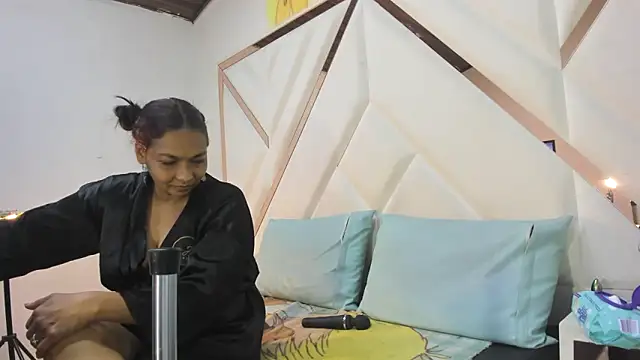 Snapshot of Valeria_gil_ chatting on June 1, 9:11 am Valeria gil online show from June 1, 9:11 am