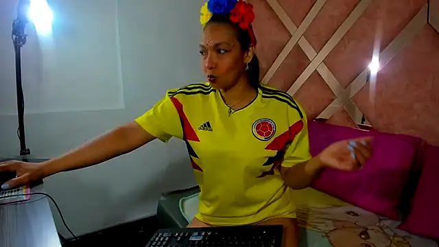 Snapshot of Valeria_gil_ chatting on June 23, 3:54 pm Valeria gil online show from June 23, 3:54 pm