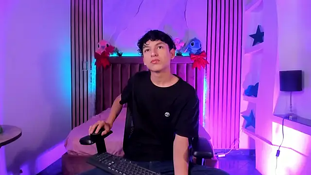 SthepanodiMonaco online show from December 15, 7:40 pm