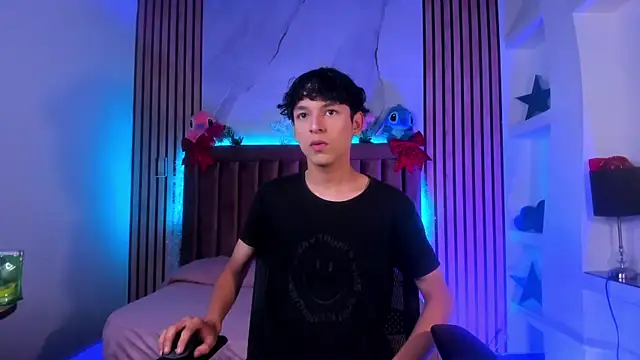 SthepanodiMonaco online show from December 17, 7:53 pm