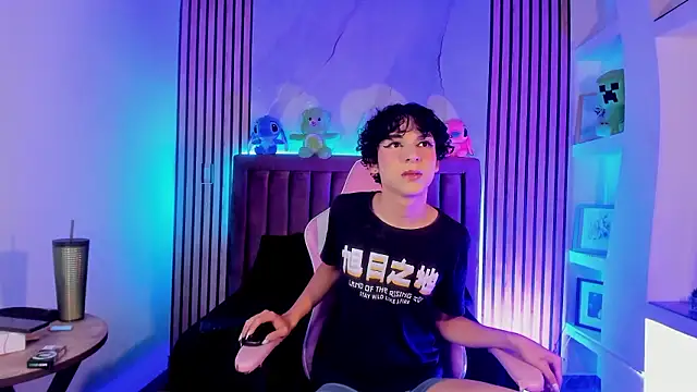 SthepanodiMonaco online show from March 2, 10:49 pm