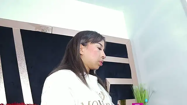 Snapshot of Kassandra_xxx chatting on June 6, 4:28 am Kassandra xxx online show from June 6, 4:28 am