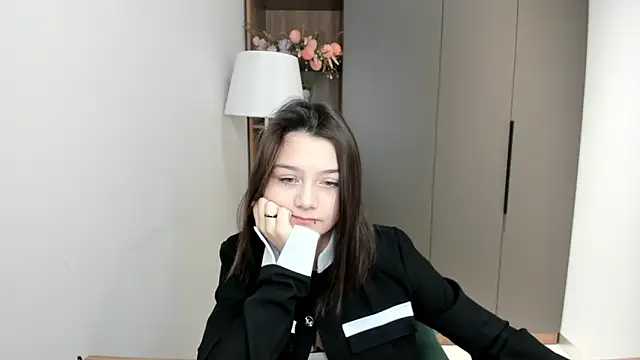 Snapshot of TabethaCaverly chatting on December 3, 9:18 am TabethaCaverly online show from December 3, 9:18 am