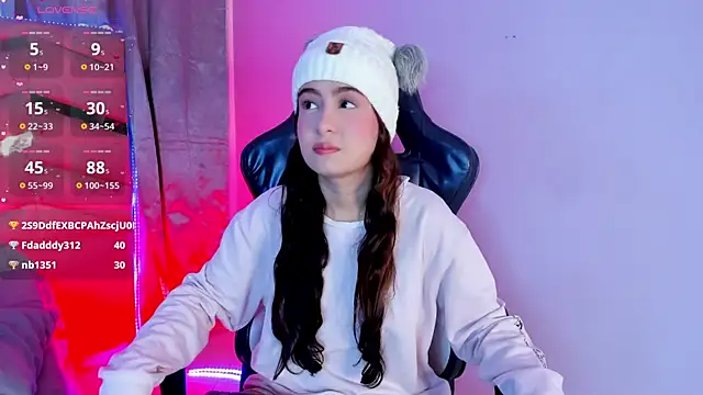 Snapshot of AntonellaLeon_ chatting on December 17, 3:23 am AntonellaLeon online show from December 17, 3:23 am