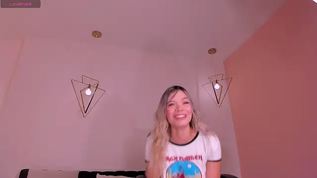 LisaFlowers  online show from June 12, 8:57 am