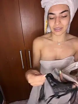 CammyyDomm online show from December 5, 7:10 pm