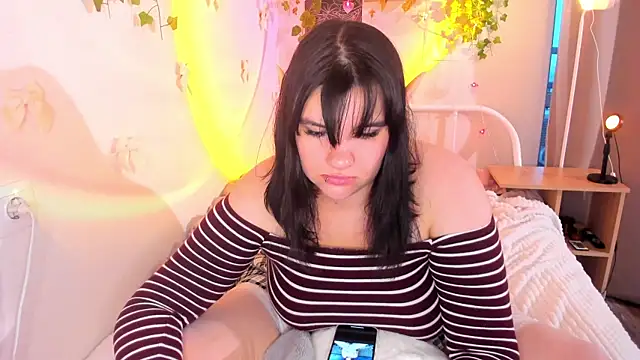 Snapshot of TinColada chatting on December 4, 12:47 pm TinColada online show from December 4, 12:47 pm