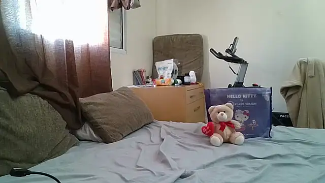 GabriellaManhas online show from August 5, 4:43 pm