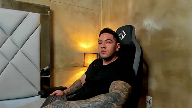 Snapshot of maddox_santana chatting on December 14, 5:13 am maddox santana online show from December 14, 5:13 am