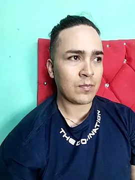 Snapshot of angels_00001 chatting on November 29, 11:13 am angels 00001 online show from November 29, 11:13 am