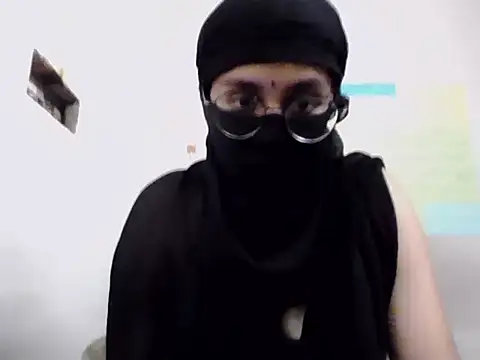 Snapshot of babyshallu05 chatting on November 28, 11:35 am babyshallu05 online show from November 28, 11:35 am