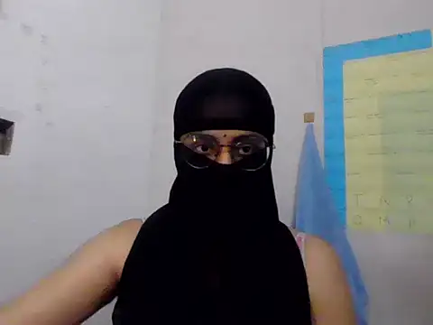 Snapshot of babyshallu05 chatting on November 29, 4:10 pm babyshallu05 online show from November 29, 4:10 pm