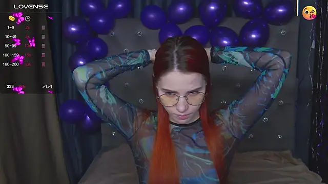 Emily Kente online show from December 4, 1:04 am