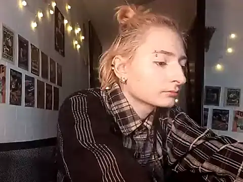 Snapshot of AmyGrok chatting on December 2, 12:43 pm AmyGrok online show from December 2, 12:43 pm