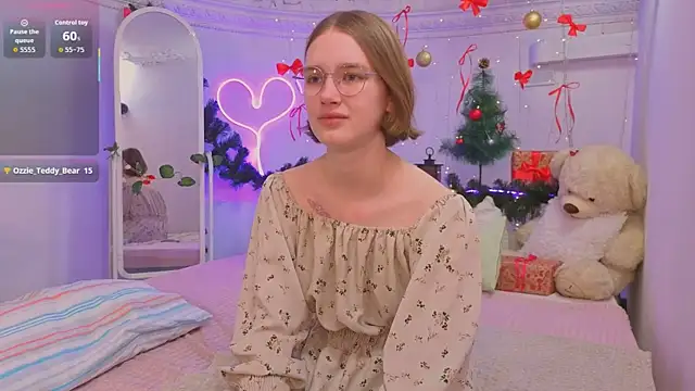 Mia Mooore online show from January 7, 1:46 pm