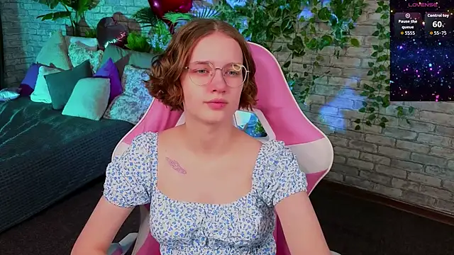 Mia Mooore online show from February 12, 1:28 pm