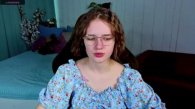 Mia Mooore online show from March 12, 1:17 pm