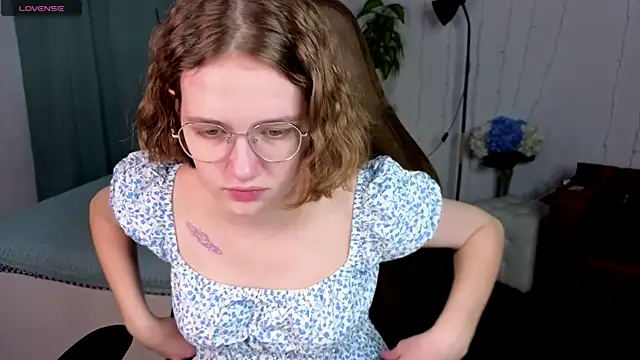 Mia Mooore online show from March 14, 1:16 pm