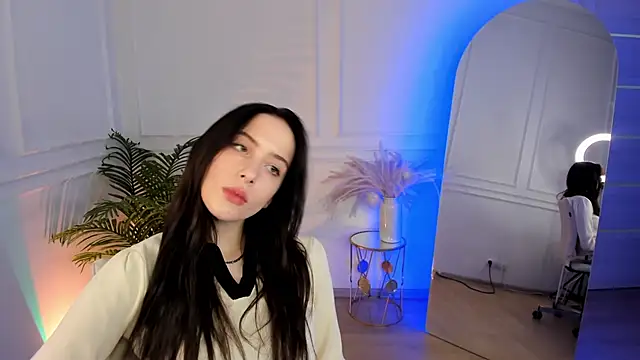 Blushie Girl online show from November 28, 11:35 am