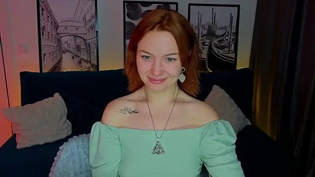 PaigeHalliwell  online show from December 1, 2:44 pm