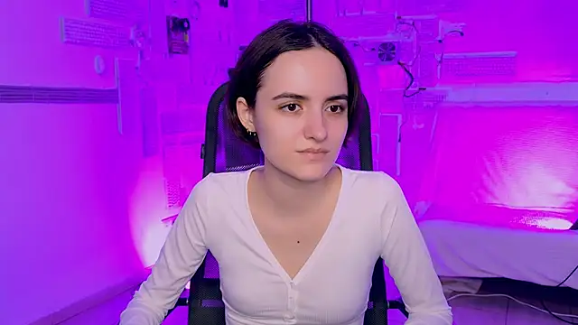 KateWillows online show from March 1, 4:36 am