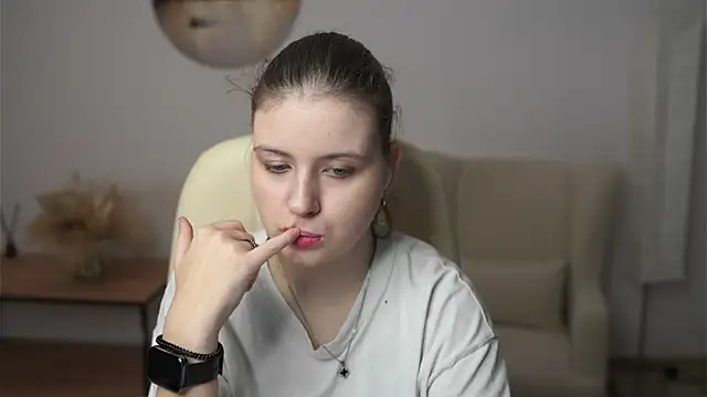 NovellaArjune online show from December 4, 1:53 pm