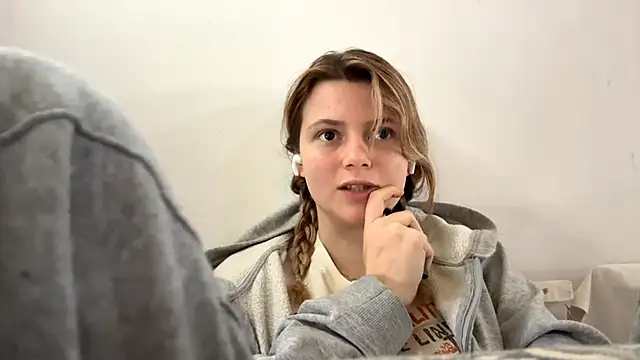 AlanaPostell online show from December 3, 12:14 pm