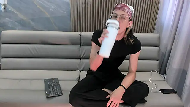 Lior Evan online show from December 3, 11:52 am