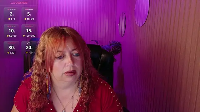Snapshot of MilfArlet chatting on June 11, 2:15 pm MilfArlet online show from June 11, 2:15 pm