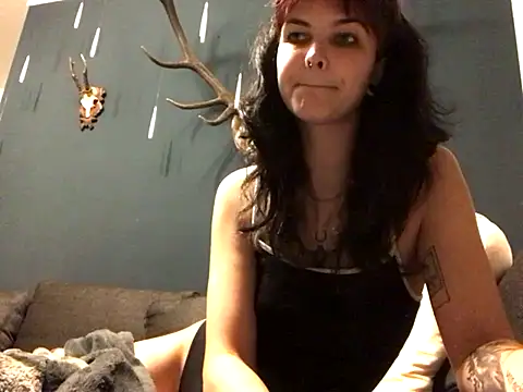 Snapshot of alinavampira_ chatting on December 2, 8:26 pm alinavampira online show from December 2, 8:26 pm