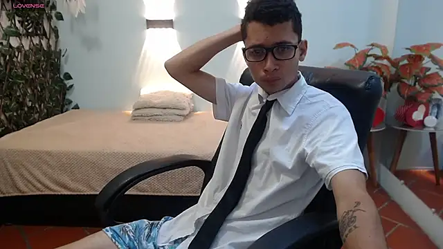 Snapshot of LucassSmith11 chatting on December 3, 12:03 pm LucassSmith11 online show from December 3, 12:03 pm