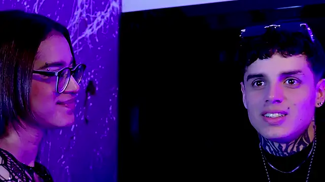 DeclanAndZoe online show from December 3, 5:04 am