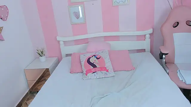 Amaia Monroe online show from December 5, 4:25 pm