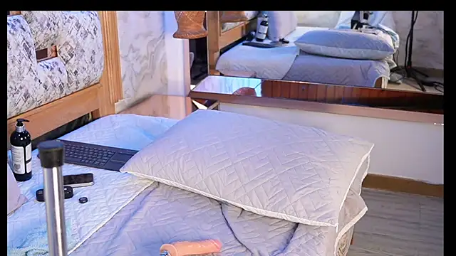 Snapshot of emily_dempsey chatting on June 3, 7:08 pm emily dempsey online show from June 3, 7:08 pm