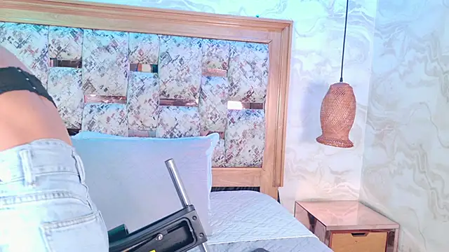 Snapshot of emily_dempsey chatting on June 12, 7:13 pm emily dempsey online show from June 12, 7:13 pm