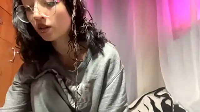 Raylli Jorden online show from December 5, 3:09 pm