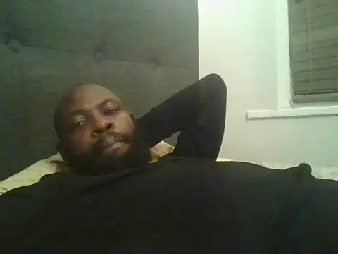 Snapshot of smartfuck777 chatting on December 18, 2:39 am smartfuck777 online show from December 18, 2:39 am