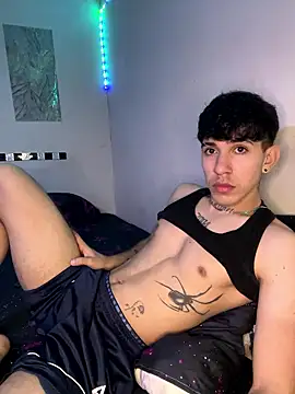 Snapshot of wil_hot chatting on January 8, 3:31 am wil hot online show from January 8, 3:31 am