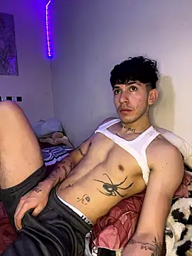 Snapshot of wil_hot chatting on January 16, 3:38 pm wil hot online show from January 16, 3:38 pm