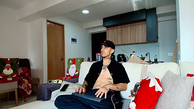 Snapshot of liorvante chatting on December 17, 2:01 pm liorvante online show from December 17, 2:01 pm