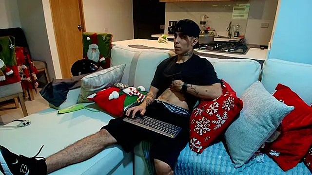 Snapshot of liorvante chatting on December 18, 3:23 am liorvante online show from December 18, 3:23 am