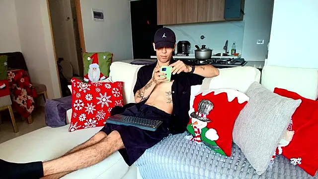 Snapshot of liorvante chatting on December 18, 3:51 pm liorvante online show from December 18, 3:51 pm