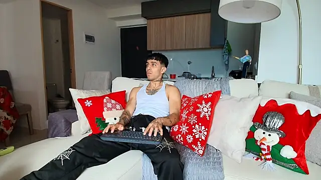 Snapshot of liorvante chatting on January 6, 5:49 pm liorvante online show from January 6, 5:49 pm